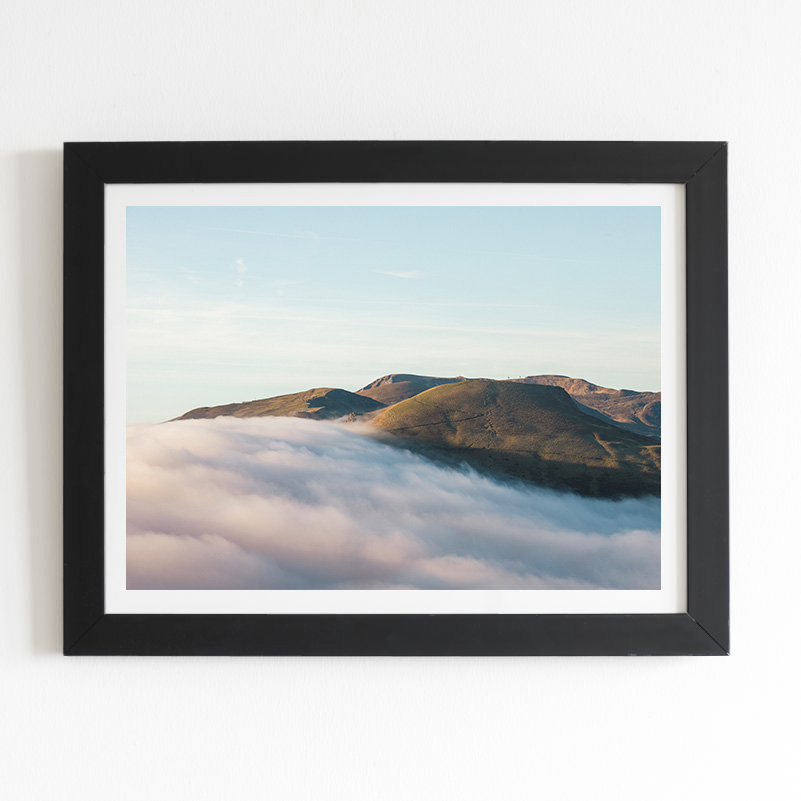 Le Cuzeau et les crêtes du Sancy sortant d'une mer de nuages