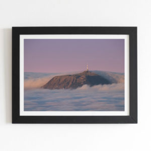 Le puy de Dôme dans une vague de nuages
