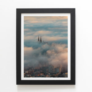 La cathédrale de Clermont-Ferrand, dépassant d'une mer de nuages